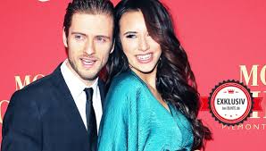 Hanna weig hat sich überraschend von ihrer super langen mähne getrennt und präsentiert sich mit die neue frisur von hanna weig kommt richtig gut bei ihren followern an. Jorn Schlonvoigt Hanna Weig Romantisches Jawort Und Das Brautkleid Ist Ziemlich Sexy Bunte De