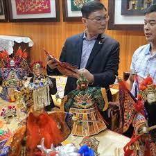 黃晉瑩布袋戲偶收藏鹿港鎮長參觀讚嘆不已 saree sari bangles