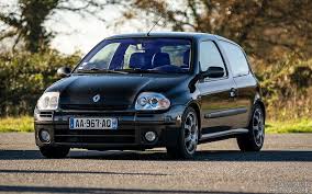 Suhaushauhaushuashausa just kiddin.whe have 2 clio v6 in slrr.but none standards! Renault Clio 2 Rs1 Renault Clio Retro Cars Clio Sport