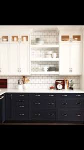 Dark Lower Cabinets Light Upper Cabinets Also With Cabinets To The Ceiling With The Glass Front Doors On Kitchen Trends Kitchen Inspirations Kitchen Design