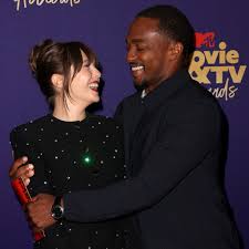 Anthony mackie is recounting the two things he told his agency when they first took him on. Anthony Mackie Elizabeth Olsen Mtv Movie And Tv Awards 2021 Popsugar Celebrity