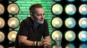 Barikádot építenek a tüntetők az erzsébet híd pesti hídfőjénél. Bayer Show 2021 05 02 Hir Tv Hirek Hirlapszemle