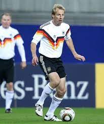 Jurgen Klinsmann Who Played In Three Fifa World Cups 1990 1994 1998 With Germany Outros Tempos World Football Sport Football Best Football Players