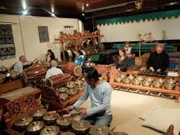 Kenong merupakan salah satu alat musik yang menyusun gamelan jawa. 13 Alat Musik Gamelan Beserta Sejarah Dan Penjelasan Guratgarut