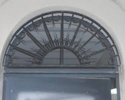 Altezza 1220 mm larghezza 1040 mm spessore 35 mm disponibile presso il nostro negozio cose vecchie di melfer di san fior in provincia. Inferriate Per Finestre Soluzioni Eleganti Per Palazzi Antichi