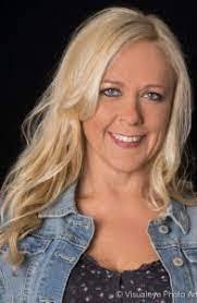 Lori Hammett's Instagram, Twitter & Facebook