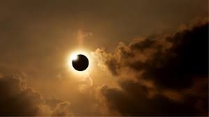 Μπορεί να είναι μερική, ολική ή δακτυλιοειδής. Olikh Ekleipsh Hlioy Ayrio Trith Poy 8a Einai Orath