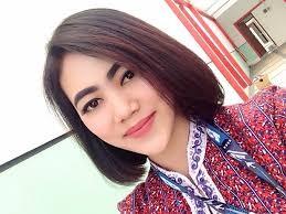 Hal pertama yang mereka pikirkan adalah bagaimana model rambut yang sesuai dengan bentuk wajah mereka. Emang Kalo Pesawat Lagi Mau Take Off Pramugari Mesti Duduk Juga Ya Kak Ask Fm Dhetayunita