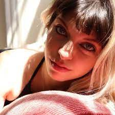 Es argentina y la llaman “la youtuber del porno”: mientras se graba teniendo  sexo, hace tutoriales - Infobae