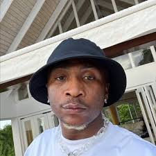 Change your name to Jeremiah Alainikan se, Jamiu Azeez Wey dey go church,  Ole ti ko le kirun"