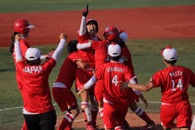 Modalidad de béisbol en que juegan diez individuos por equipo, en un campo de pequeñas dimensiones y con la bola mucho mayor y más blanda que la . Czy Pqqfo4jdhm