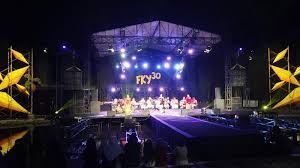 Musik ini bersumber dari musik tradisional dan musik klasik, yang dikemas dari hasil sebuah proses kreasi dari bentuk aslinya adapun contoh dari musik kreasi adalah keroncong, gambyongan, tarling, campur sari dan langgam jawa. Grup Musik Kreasi Obah Mamah Tampil Memukau Di Pembukaan Fky Ke 30 Kh