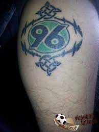 Coronavirus albornoz y otros jugadores del hannover fueron cazados por la policía por incumplir medidas de distancia social. Fussball Tattoo 30 Des Vereins Hannover 96 Hannover 96 Fussball Tattoo Hannover