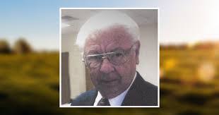 Holden Shore's Instagram, Twitter & Facebook