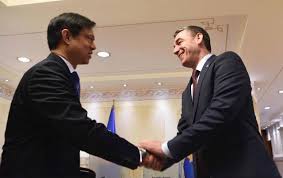 Rezultate imazhesh pÃ«r Brian  Hoyt Yee dhe hashim thaci