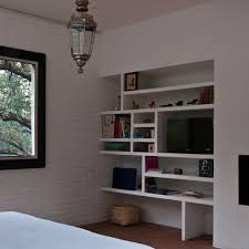 Wir haben keinen fernseher im schlafzimmer, aber ich bin in der hinsicht nicht dogmatisch. 17 Fantastische Ideen Um Einen Fernseher Im Schlafzimmer Unterzubringen Homify Fernseher Im Schlafzimmer Regale Im Schlafzimmer Zimmer