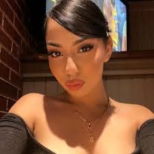 Kimberly Laughlin's Instagram, Twitter & Facebook