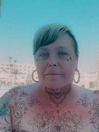 វីដេអូ​របស់ Kerry batten (@kerrybatten175) ជាមួយ Barbie Doll