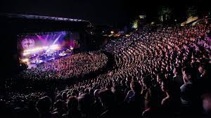 Nuits de fourvière (fourvière geceleri), tiyatro , sirk ile bir festivalidir , müzik , dans ve film sunumları. End Of An Issue Of 150 000 Spectators For Nuits De Fourviere