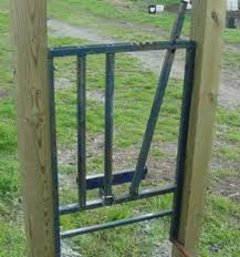 Head Gate For Milking I Would Add A Stand Underneath L Goat Barn Cattle Ranching Sheep Farm