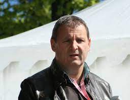 C'est une chaîne typiquement française qui offre une grande quantité d'émission à ses téléspectateurs. Thierry Adam Wikipedia