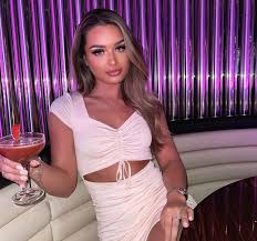The bombshell also owns her own successful brand 'the luxe range', which has a following of . Meet Lucinda Love Island Bombshell Whose Ex Is A Premiership Footballer