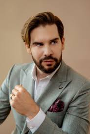 Peter Morgan, Бас