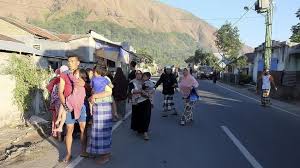 Saat terjadi gempa di malang tersebut, beberapa warga yang masih terjaga sontak. Warga Mataram Pingsan Saat Gempa Guncang Ntb