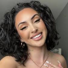 Ella calhoun (@CalhounEll8570)