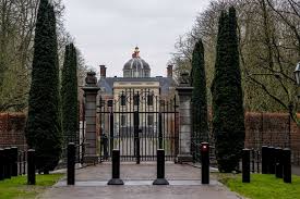 Gluren Bij De Koninklijke Buren Nieuwe Woonst Van Willem Alexander En Maxima Heeft Veel Bekijks Royalty Hln Be