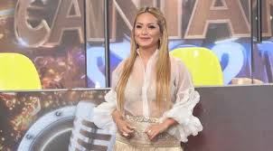 Karina la princesita debutó haciendo una cámara oculta en el especial de humor de showmatch (el trece, a las 21) y demostró que puede ser tan picante como josé maría listorti, el pionero de. Se Anima A Todo Karina La Princesita Se Postulo Para Bailando Por Un Sueno Voces Criticas Salta Argentina