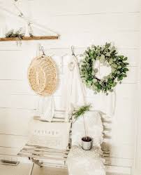 Welcome winter with our enchanting Eucalyptus Wreath 🌿✨, crafted with lush  leaves, mini buds, and 80 warm fairy lights. Featuring a 6-hour timer and  rustic burlap battery pack, it's perfect for doorways,