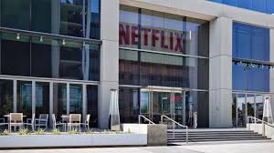 He cleans up and returns to london, determined to redeem himself by spearheading a top restaurant that can gain three michelin stars. Netflix Ist Hollywoods Grosster Albtraum Und Retter Zugleich Stern De
