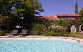 La location d'un mas authentique, d'une bastides en pierre ou d'une villa provençale, avec une piscine au milieu d'un grand jardin ou d'un parc ombragé, c'est possible dans le luberon. Aktualisiert 2020 Mas De La Laiterie Aux Portes Du Luberon Villa In Pernes Les Fontaines Tripadvisor