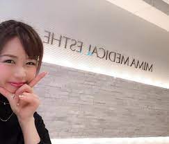 大家志津香 美馬メディカルエステで 久々の小顔矯正してもらいました 塗る時に振動するアイクリームもgetしたので ケアがんばろーと 美馬メディカルエステ moezine adsbygoogle window adsbygoog アイクリーム エステ 大家志津香