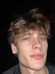 Damian Bland's Instagram, Twitter & Facebook