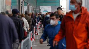 Desde el pasado 16 de enero, la junta de castilla y león tomaba de forma unilateral esta medida amparándose en la prórroga del decreto de estado de alarma firmado por el gobierno de españa, que no recogía ningún. Coronavirus En Espana Vacuna De Astrazeneca Restricciones Cierre Y Toque De Queda 9 De Abril As Com