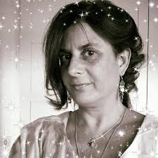 Coeur Battant, the new Louis Vuitton fragrance. The Louis Vuitton Parfums  Collection expands with this invitation to live life to the fullest.  Discover the campaign with Emma Stone at  http://on.louisvuitton.com/618213cww