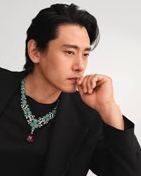 Sometimes abstract, sometimes figurative, the latest Nature Sauvage High  Jewellery collection inspires actor Teo Yoo to create a subtle repertoire  of wildly elegant expressions. ms.spr.ly/6189Wunat