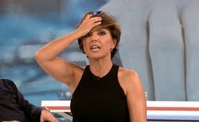 Sonsoles Ónega protagoniza una brutal caída en directo: "Los tacones, el  escalón..."