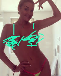 Как и анастасия волочкова она отличается широкими плечами, отсутствием талии, мускулистостью, но при этом её фигура выглядит более стройной и хрупкой. Anastasiya Volochkova Toples Foto Anastasiyu Volochkovu Raskritikovali Za Obvisshuyu Grud