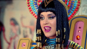 Katy Perry pede para Huck ensiná-la a falar "pum" em português