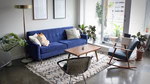 A clean, minimalist aesthetic, an emphasis on bringing the outdoors in, and the presence of angular structures. Mid Century Modern Living Room Ideas