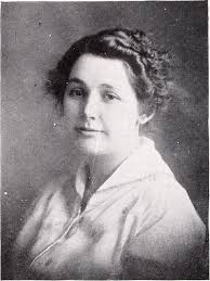 Lenore Howe's Instagram, Twitter & Facebook