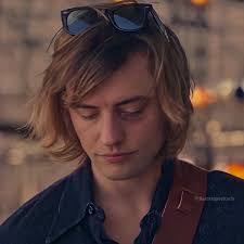 Eddie Roundtree's Instagram, Twitter & Facebook