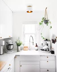 Making the little kitchen feel bigger and brighter, without expanding the dimensions or losing any their diy overhaul is a lesson in making do with the space you have and eking out more elbow room. 25 Diy Rental Kitchen Makeover Ideas That Ll Bring Life To Your Kitchen