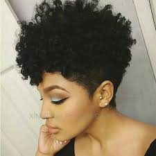 Maria borges a fait une déclaration énorme en étant le premier modèle de rock cheveux naturels lors de la 2016 victoria`s secret annual fashion show. Coupe Courte Femme Afro Afrodelicious Salon Nappy