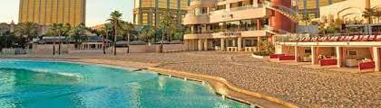 Mandalay Bay Beach At Mandalay Bay Hotel Best Pools In Vegas Mandalay Bay Pool Mandalay Bay