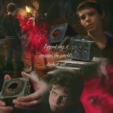 Pin By Unipug Lover 2 On Ouat Robbie Kay Peter Pan Captain Hook Ouat Dark Evil