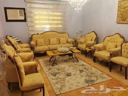 طقم كنب سكري بيج عسلي حواف ذهبيه للتسعه اشخاص